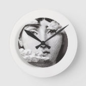 Lina cavalieri runde wanduhr (Vorderseite)