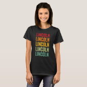 Lincoln County Oregon Regenbogen-Textdesign T-Shirt (Vorne ganz)