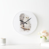Lindas corujas brancas na neve (snowy owls) große wanduhr (Zuhause)