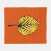 Linden Fall Leaf Art in Gelb und lebhaftem Orange Fleecedecke (Vorderseite (Horizontal))