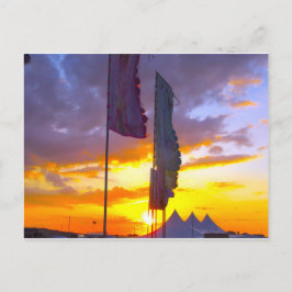 LINDISFARNE MUSIC FESTIVAL Fahnen im Sonnenunterga Postkarte