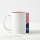 Lindisfarne Northumberland Burg Reiseplakat. Zweifarbige Tasse (Links)