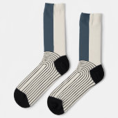 Line Art des Mid Centres mit dunkelblauem Bogen Socken (Linkes Detail)