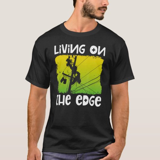 Lineman lebt am Rand des Powers Pole Cable Linema T-Shirt (Vorderseite)