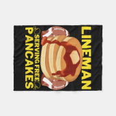 Lineman Serving Pancakes Football Lineman Fleecedecke (Vorderseite (Horizontal))