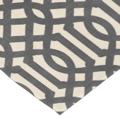 Linen Beige und Kohle Moderne Trellis Kurzer Tischläufer (Ecke)