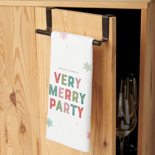 Lines Merry and Bright Holiday Party Handtuch (Drittel gefaltet)