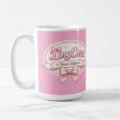 LingOrm Seit 2024 Coquette Ribbon Abzeichen Kaffeetasse (Links)