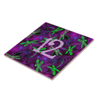 Linke grüne Libellen auf heiß rosa und Lila Tile Fliese