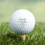 Linked Hearts Elegant Wedding Couples Namen Golfball<br><div class="desc">Diese Golfbälle sind ein wunderbares Geschenk für Paare oder für einen Partner, um einen anderen zu geben. Das romantische Design zeichnet sich durch eine niedliche Linkskünstlergrafik, die Namen des Ehepaares und das Hochzeitsdatum aus, die in elegantem Schriftzeichen geschrieben sind. Diese sorgfältig und schön gestalteten Golfbälle sind ein großartiges Erinnerungsstück für...</div>