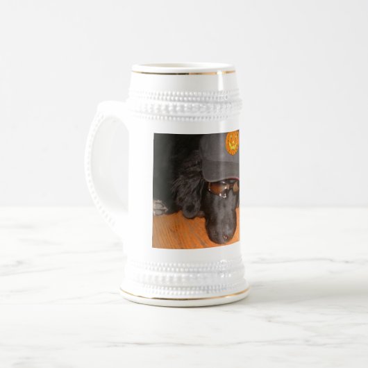 Links hinter diesem Halloween Bierglas (Vorderseite Links)