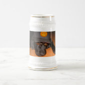 Links hinter diesem Halloween Bierglas (Mittel)