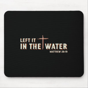 Links liegen gelassen im Wasser Matthäus 28_19 Kre Mousepad