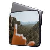 Links menschliche Hand Laptopschutzhülle (Vorderseite Links)