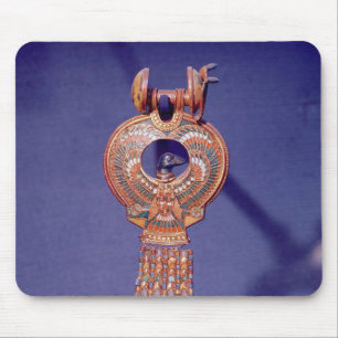 Links Ohrring von den Ohrringen eines Paares mit a Mousepad