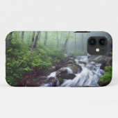 Linn Cove Creek Kaskadierung durch Nebel Case-Mate iPhone Hülle (Rückseite (Horizontal))