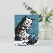 Linocut Kitten Spielen mit einem Ball aus Garn Postkarte (Stehend Vorderseite)