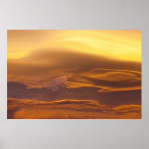 Linsenförmige Wolke bei Sonnenuntergang Poster