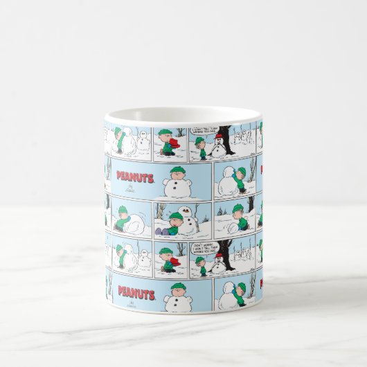 Linus baut einen Schneemann Kaffeetasse (Mittel)