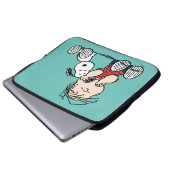 Linus tröstet von Snoopy's Ohr Laptopschutzhülle (Vorne Knopf)