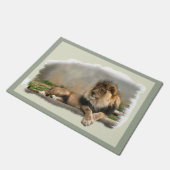 Lion an der Erholung Wildlife Fußmatte (Schrägansicht)