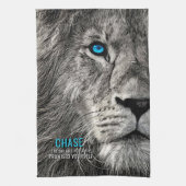 Lion Chase Your Dreams Geschirrtuch (Vertikal)