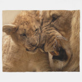 LION CUB KÜCHE AUF VATERS NASE FLEECEDECKE (Vorderseite (Horizontal))
