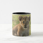 Lion Cub Personalize Name Black Interior Geschenk Tasse (Zentrum)