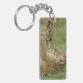 Lion Cub Playing Schlüsselanhänger (Vorderseite links)