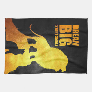 Lion Dream Big Start Small Geschirrtuch