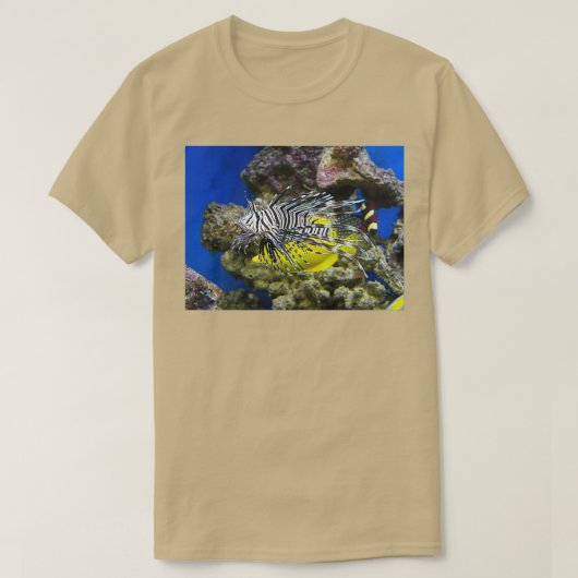 Lion Fish stalkt seine Beute T-Shirt (Design vorne)
