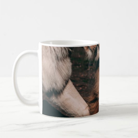 LION LYON ON BROWN ROCK KAFFEETASSE (Links)