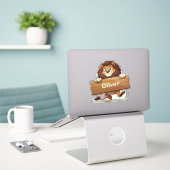 Lion mit Holzschild Aufkleber (Laptop auf Schreibtisch)