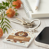 Lion mit Holzschild Schlüsselanhänger (Vorderseite rechts)