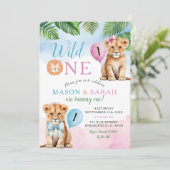 Lion Safari gewinnt mit Bow Wild One zum Geburtsta Einladung (Stehend Vorderseite)