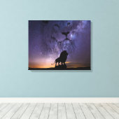 Lion Spirit & Silhouette in der Nacht Sky Leinwanddruck (Insitu (Holzboden))