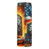 Lion Truck American Flag Feuer Thermosbecher (Rückseite)