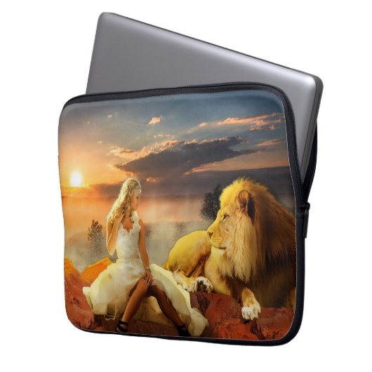 LION UND FRAU FANTASY LAPTOP SLEEVES (Vorderseite Links)