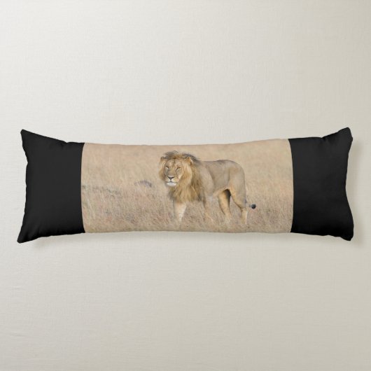 Lion walking seitenschläferkissen (Vorderseite)