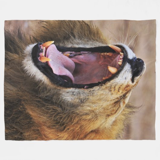LION YAWN FLEECEDECKE (Vorderseite (Horizontal))
