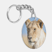 Lioness Against Blue Schlüsselanhänger (Vorderseite links)