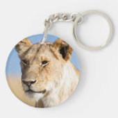 Lioness Against Blue Schlüsselanhänger (Rückseite)