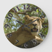 Lioness, die von der Baumuhr aussieht Große Wanduhr (Vorderseite)