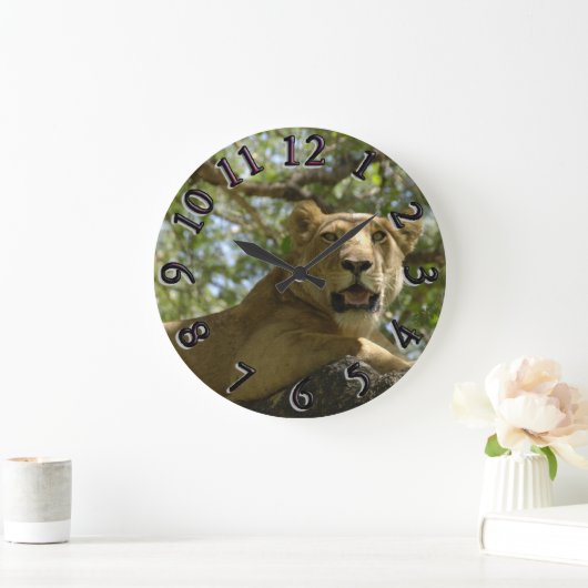 Lioness, die von der Baumuhr aussieht Große Wanduhr (Zuhause)