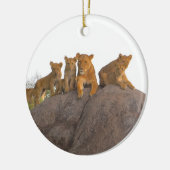 Lioness mit Cubs, die Serengeti. Keramik Ornament (Links)