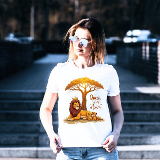 "Lioness Queen Mama - Goldene Krone der Liebe" T-Shirt