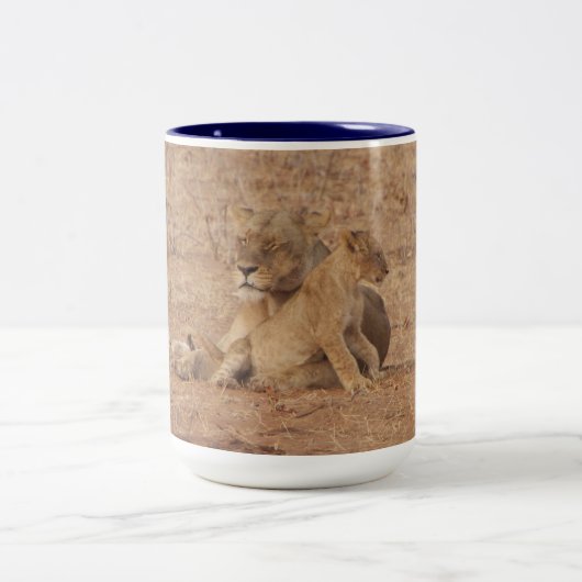 Lioness und Lion Cub Tasse (Mittel)