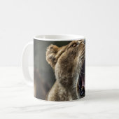 LIONESS YAWNING KAFFEETASSE (Vorderseite Links)