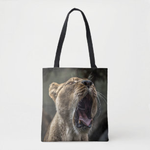 LIONESS YAWNING TASCHE