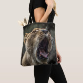 LIONESS YAWNING TASCHE (Von Nahem)